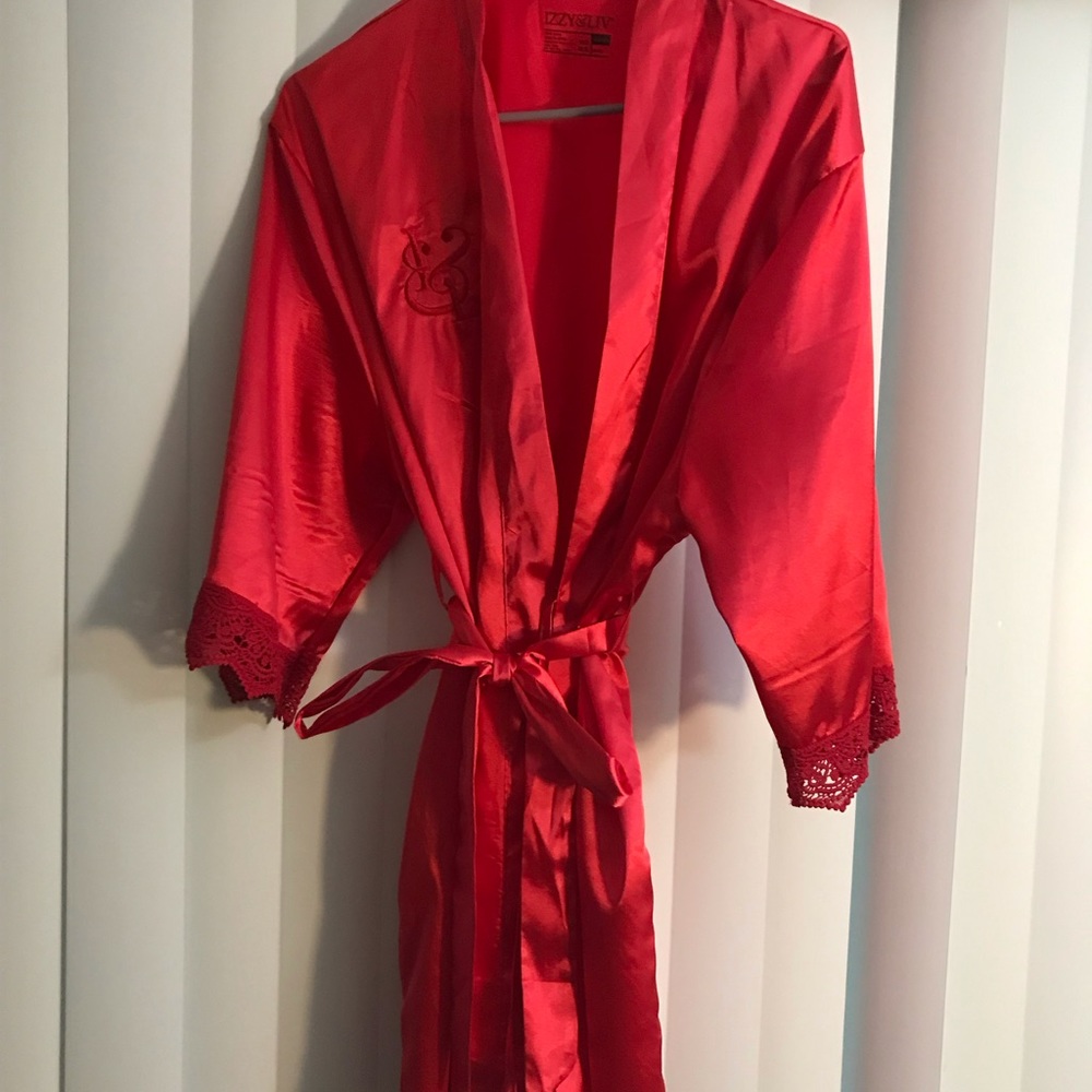 Red Satin Robe. - Picture 2 of 4